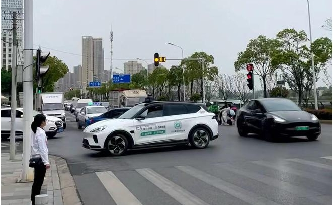 北京联众控制台、操作台、调度台、操控台、太空舱、集控中心、指挥中心、调度中心、监控中心、会议办公桌、定制控制台、远程控制舱、智能操作舱、智能驾驶舱、模拟驾驶舱